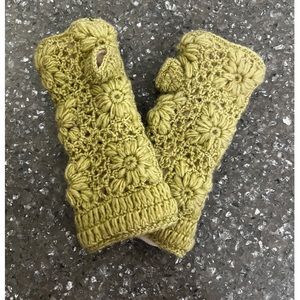 Nirvanna crocheted hand warmers, cream color